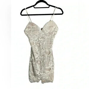Xenia boutique white‎ embroidered lace dress size 4